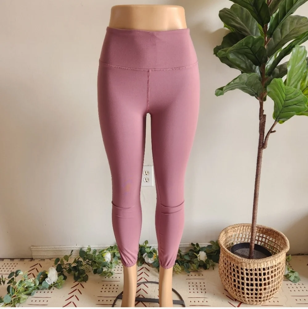 Vuori Jogger Super Soft High Rise Jogger Pants Size S Women Pink Color - Picture 2 of 12